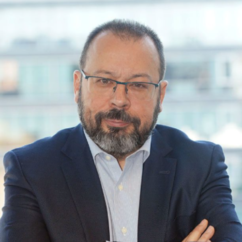 Dr. César Hernández